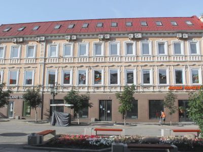 Швейная фабрика им. Володарского. Здесь прежде была гостиница «Россия», в которой с 9 по 20 октября 1901г. проживали мать и сестра В.И.Ленина – М.А. и М.И.Ульяновы