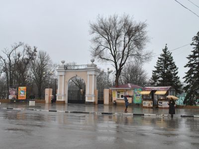 Парк культуры и отдыха им. М.Горького (б. городской и аптекарский сады)