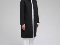 Утепленное пальто с капюшоном