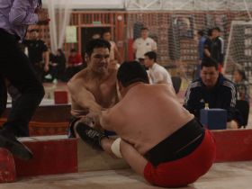 В селе Хатассы выявлены чемпионы Якутска по мас-рестлингу