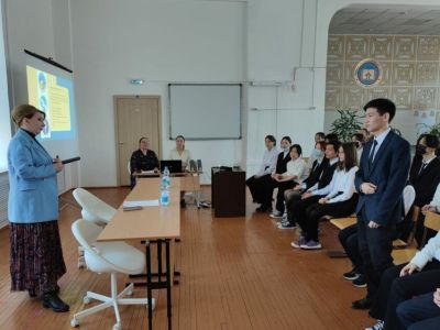 Ольга Балабкина провела урок государственности для учеников Технического лицея Якутска