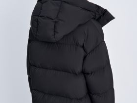 Стеганый пуховик с воротником-стойкой