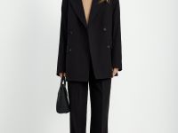 Двубортный жакет полуприлегающего силуэта