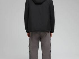 Утепленная куртка с капюшоном