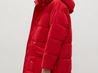 Утепленное пальто с капюшоном