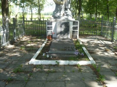 Братская могила с захоронением воинов, погибших в период Великой Отечественной войны 1941-1945 гг.