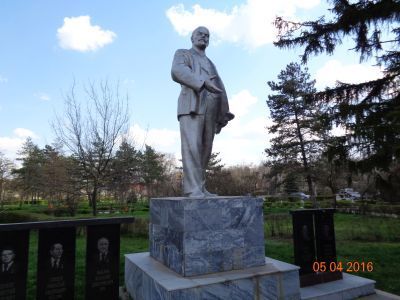 Памятник В.И.Ленину