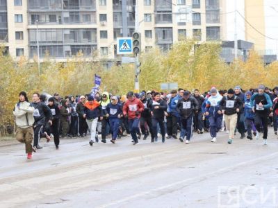 В Якутске более четырех тысяч любителей бега вышли на старт всероссийского забега «Кросс нации»