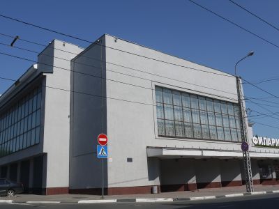 Здание театра, в котором в 1918 - 1923 г.г. на собраниях и митингах выступали М.В. Фрунзе, М.И. Калинин, А.В. Луначарский, А.М. Коллонтай, К. Цеткин, Д.А. Фурманов