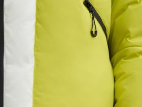 Утепленная куртка с контрастной отделкой