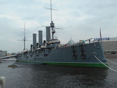 Крейсер "Аврора", возвестивший 25 октября (7 ноября) 1917 г. начало Октябрьской революции