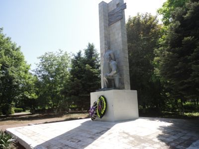 Обелиск землякам, погибшим в борьбе за власть Советов