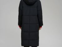 Утепленное пальто с капюшоном и воротником-стойкой