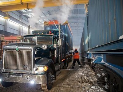 На станции Нижний Бестях в связи с холодами погрузо-разгрузочные работы производятся в теплом складе