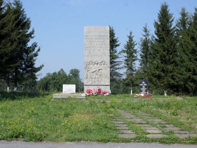 Памятник-обелиск на рубеже обороны советских войск в 1941-44 гг.