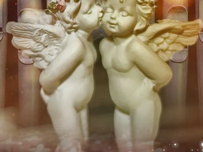 Романтический орган при свечах