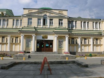 Флигель под плоским куполом