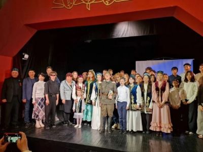 Школьники в Якутске показали спектакль «Герои — не умирают»