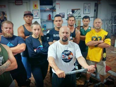 Вилмар Оливейра идет вперед.