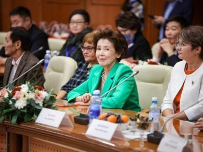 Государственные награды вручили лучшим учителям Якутии