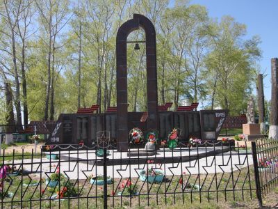 Памятник воинам-землякам, погибшим на фронтах Великой Отечественной войны