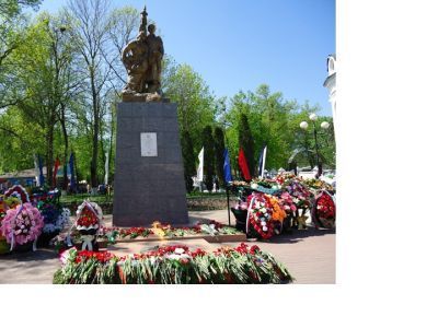 Братская могила советских воинов, погибших в 1941 и 1943 гг. в боях с немецко-фашистскими захватчиками