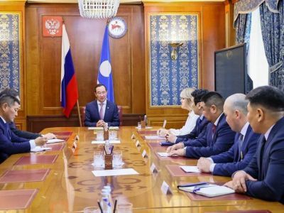 Айсен Николаев встретился с избранными главами муниципальных образований Якутии