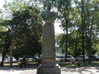 Бюст дважды Героя Советского Союза Т.Т. Хрюкина