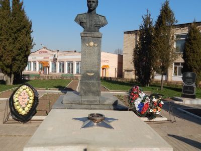 Бюст дважды Героя Советского Союза А.И.Колдунова