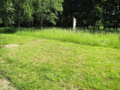 Памятное место, где в 1926 году проводилась первая в районе сельхозвыставка, на которой впервые показывался трактор