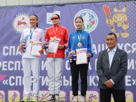 На Спартакиаде учащихся в Якутске наградили легкоатлетов и волейболистов