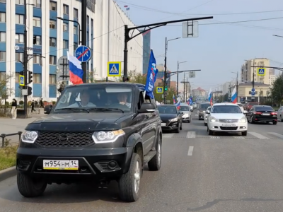 В Якутии провели автопробег в честь Дня Государственного флага России
