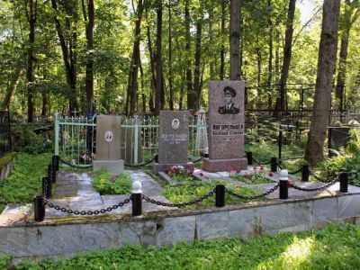 Место, где захоронен Герой Советского Союза Погорельцев А.Е. (1917-1978)