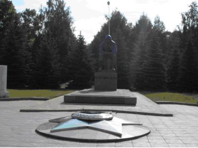 Памятник "Думы солдата"