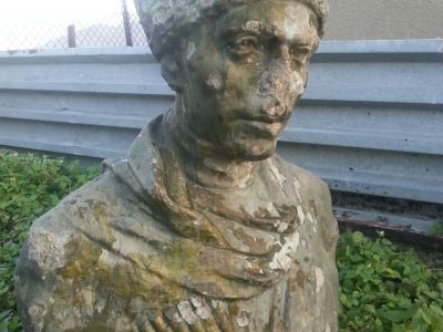 Бюст герою гражданской войны А.Т. Мусукаеву