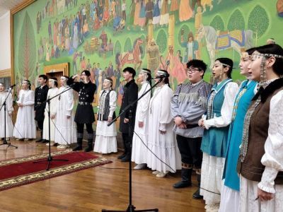 В Якутии вручили стипендию победителю конкурса молодых хомусистов имени Луки Турнина