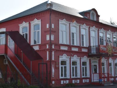 Каменный двухэтажный дом