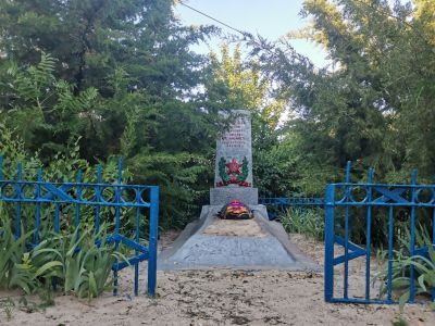 Братская могила советских воинов, погибших в период Сталинградской битвы