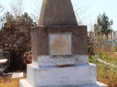 Братская могила советских воинов