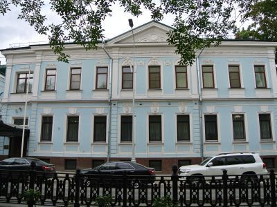 Дом жилой. Здесь в 1917-1925 гг. жила актриса Федотова Г.Н.