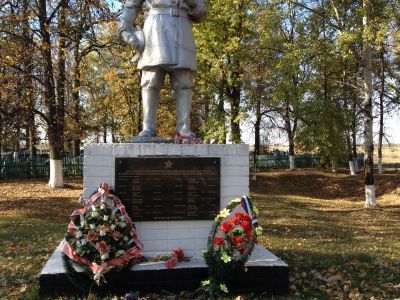 Воинское кладбище советских воинов, партизан и мирных жителей, погибших в боях с немецко-фашистскими захватчиками