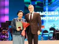 Кирилл Бычков поздравил с юбилеем Высшую школу музыки Якутии