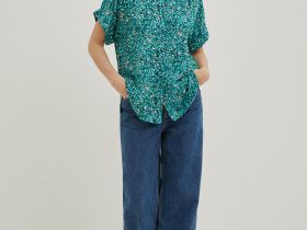 Блузка с коротким рукавом и отложным воротником