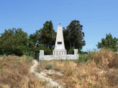 Братская могила советских воинов