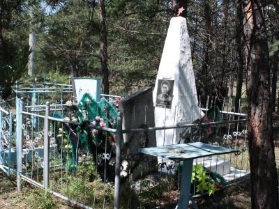 Могила Г.В.Очирова (1905-1965 гг.), командира партизанской бригады в Смоленской области в годы Великой Отечественной войны