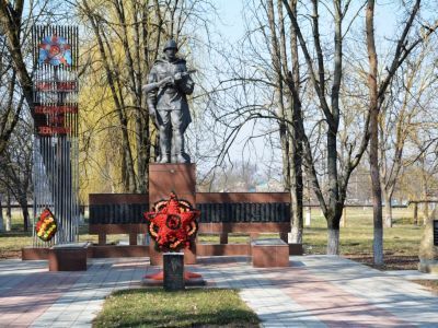 Братская могила 55 советских воинов, погибших в боях с фашистскими захватчиками