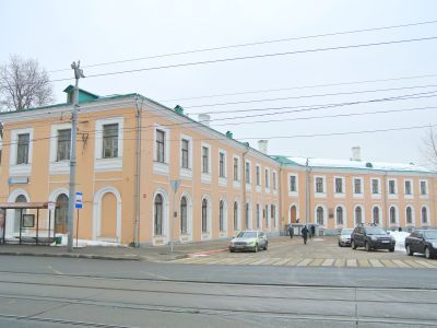 Северный служебный флигель