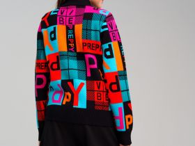 Свитер трикотажный для девочек