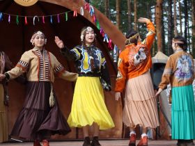 Показ национальной одежды состоялся на Ысыахе Олонхо