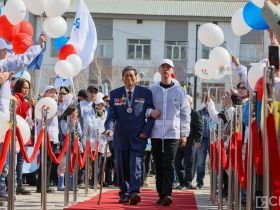 Фоторепортаж: трудовые династии и заслуженных работников Якутии чествовали 1 мая